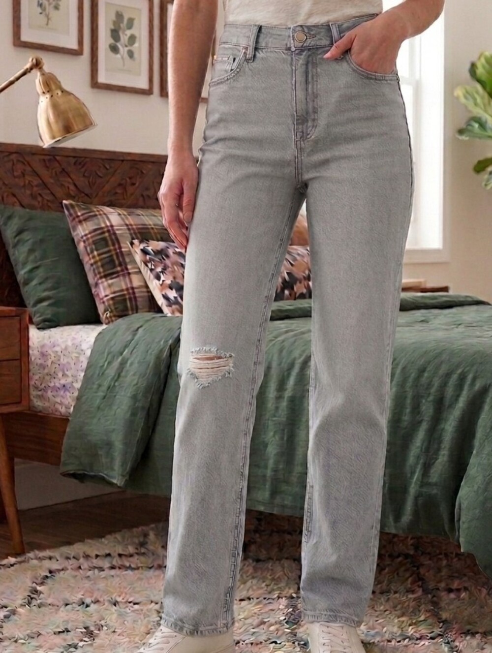 No Boundaries Light Blue Straight Leg Jeans with Distressed Knee